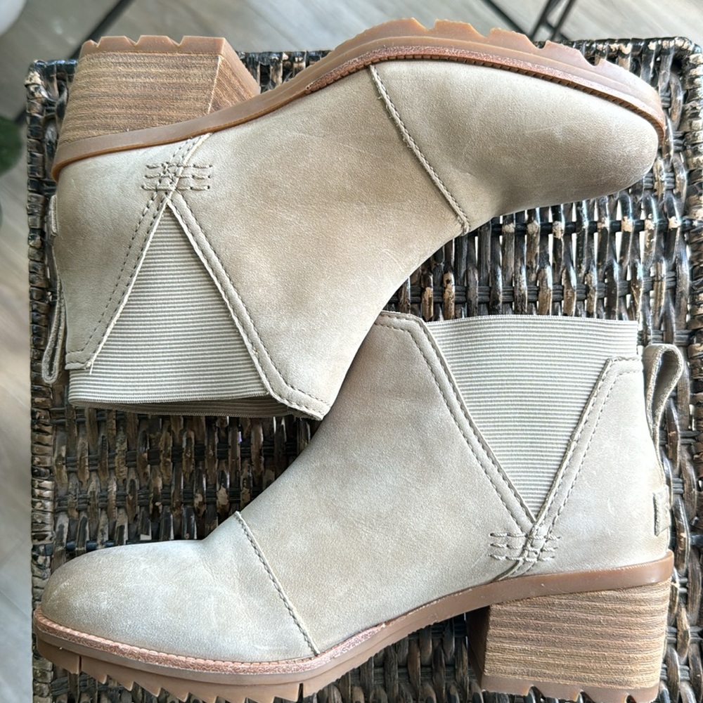 SOREL WOMEN'S CATE CHELSEA LEATHER BOOTIE SIZE 6 - Picture 7 of 8